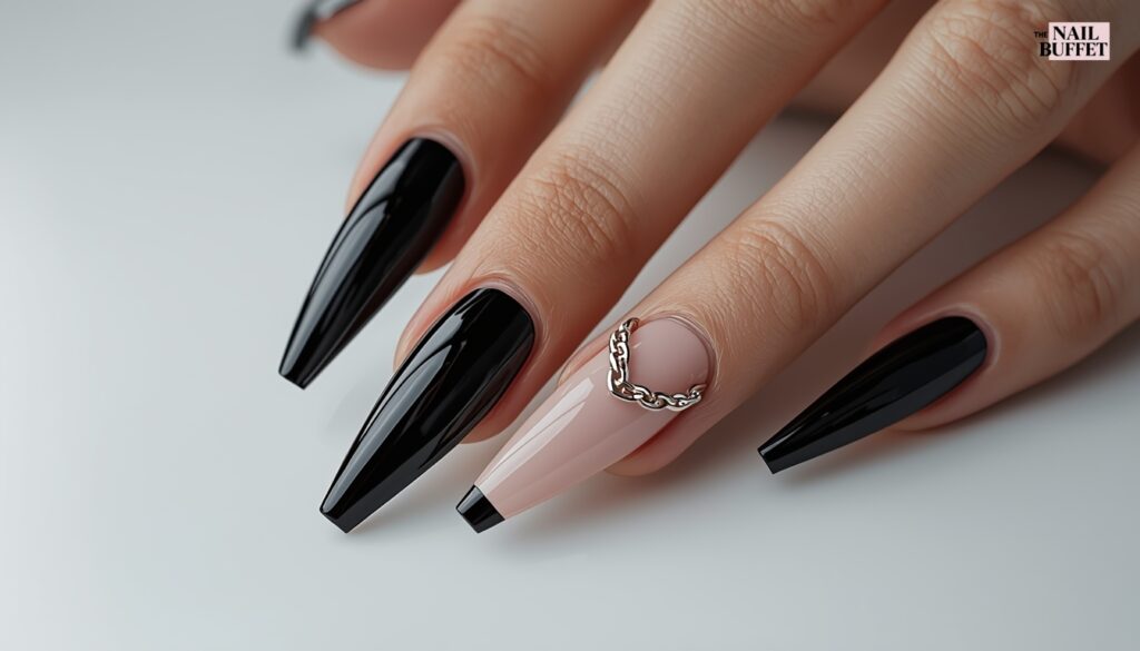 Chain Link Black Nails