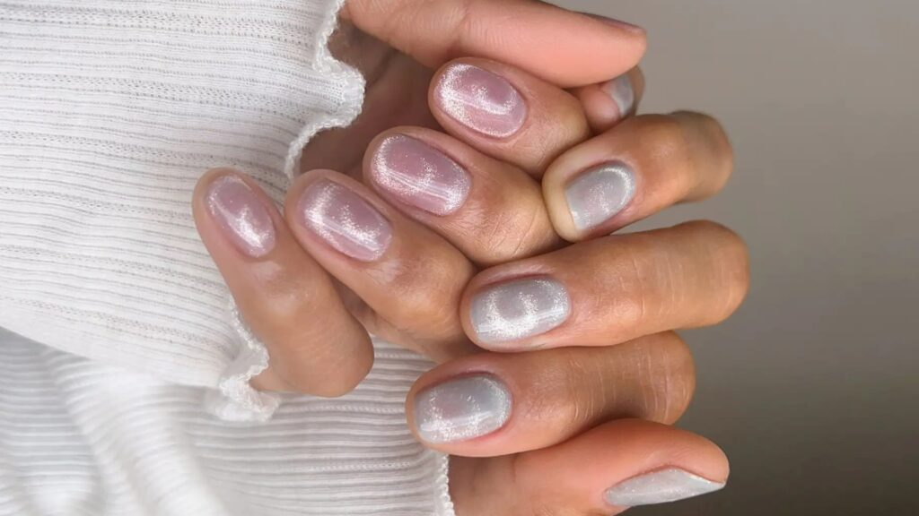 Swirly Cat Eye Nails