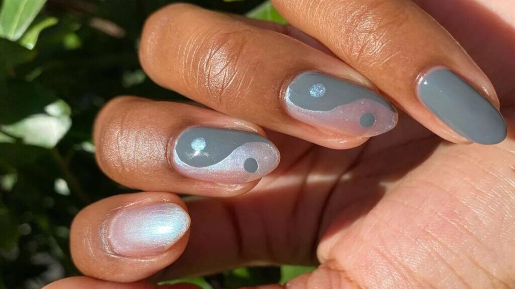 Gray Yin Yang Nails