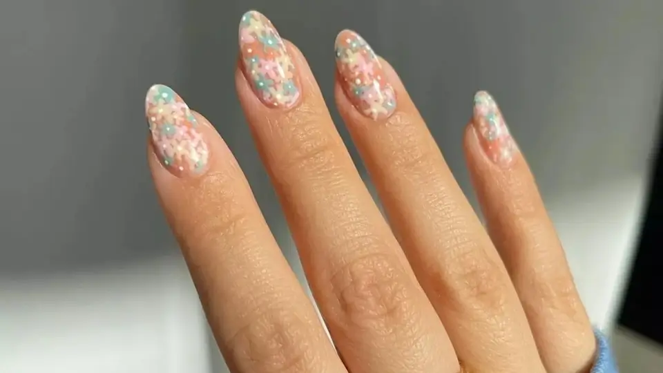 Dainty Floral Nails