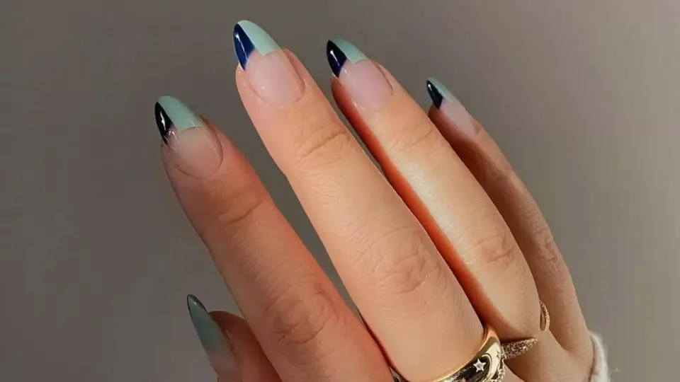 Two Toned Graphic Nails