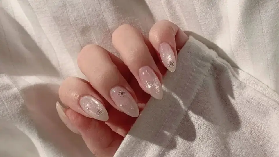 Cat Eye Bridal Nails (1)