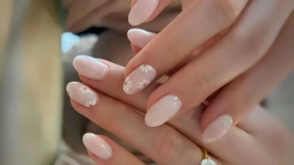 Daisy Nails (1)