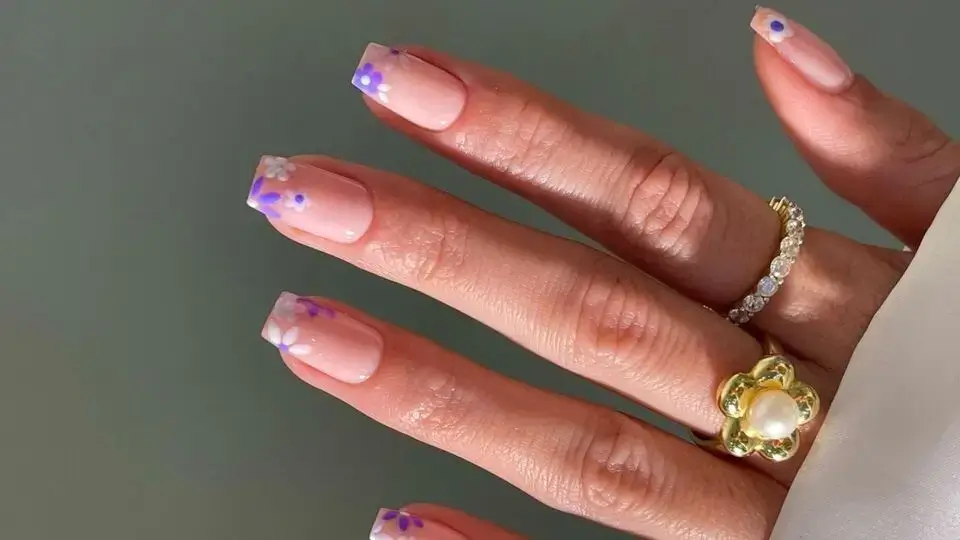 Floral French Tips (1)