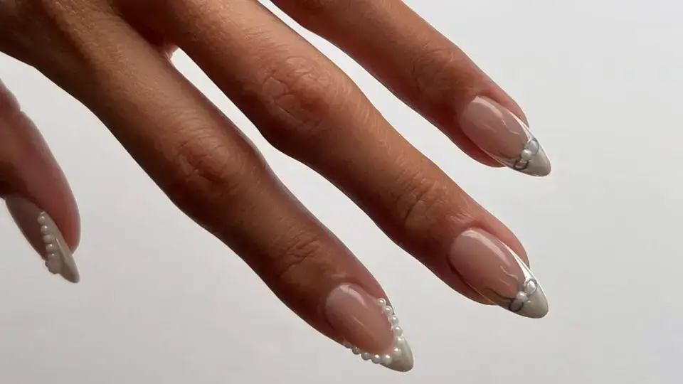 French Chrome Nails (1)