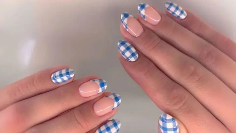Gingham Nails