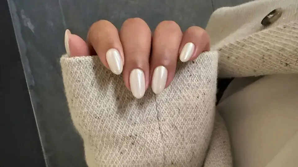 Pearlescent White Wedding Nails (1)