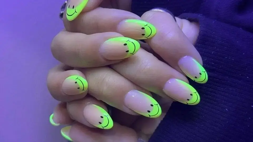 Smiley Face Nails